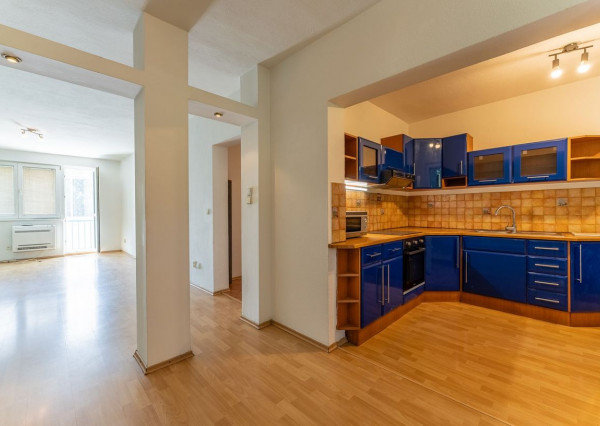 REZERVOVANÝ - RK RealityDS - Predaj 3 izb. veľkometrážneho bytu, 94 m2, loggiou, Hlboká ul.